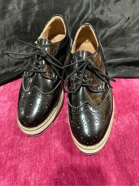 Women’s Black Patent Brogue Derby Shoe with Contrasting Cream Platform Sole